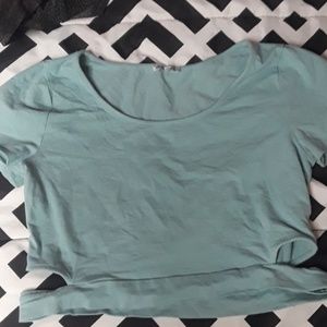 Blue cropped tee shirt
